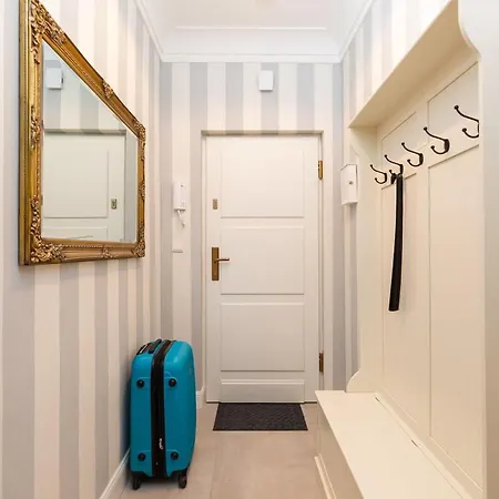 Plac Zamkowy - With View By Renters Warsaw