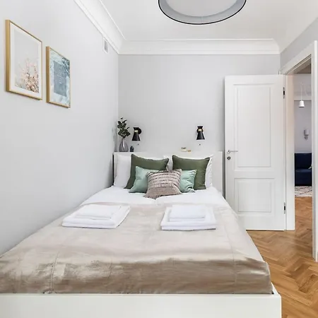 Plac Zamkowy - With View By Renters